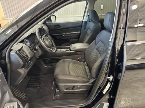 Certified 2024 Nissan Pathfinder SV w/ SV Premium Package AWD/4WD image 10