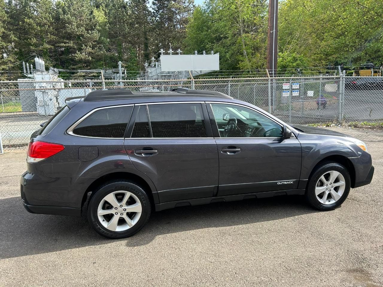 Used 2013 Subaru Outback 2.5i Premium AWD/4WD image 4