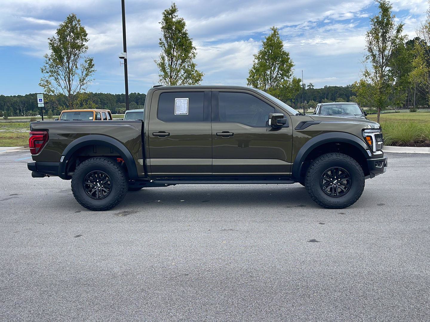 Used 2025 Ford F150 Raptor AWD/4WD image 8