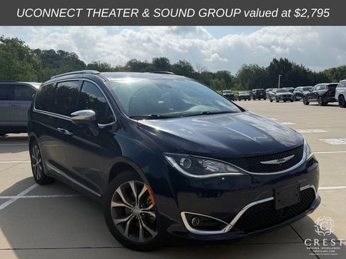 Used 2017 Chrysler Pacifica Limited FWD image 1