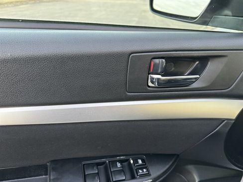 Used 2011 Subaru Outback 2.5i Premium w/ All-Weather Pkg image 28