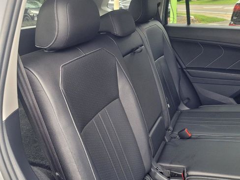 Used 2022 Volkswagen Tiguan SE AWD/4WD image 29