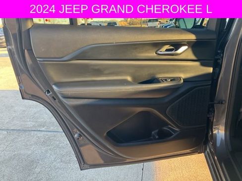 Used 2024 Jeep Grand Cherokee L Altitude image 19