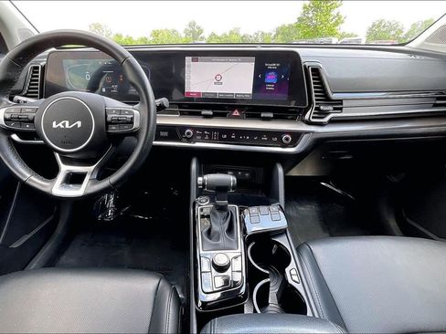 Used 2025 Kia Sportage EX FWD image 9
