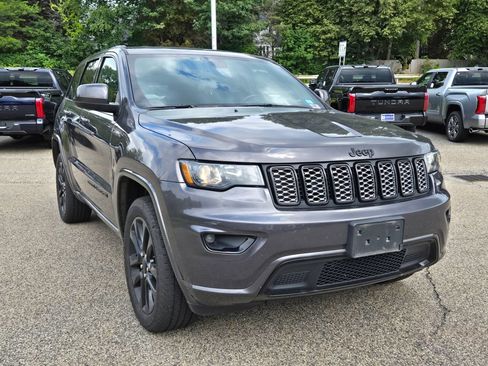 Used 2021 Jeep Grand Cherokee Laredo X AWD/4WD image 8