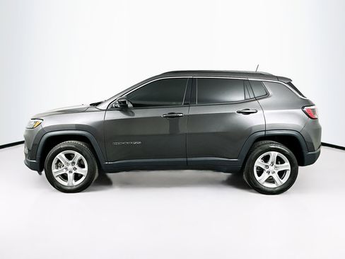 Used 2023 Jeep Compass Latitude image 4