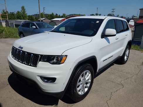 Used 2021 Jeep Grand Cherokee Laredo image 7