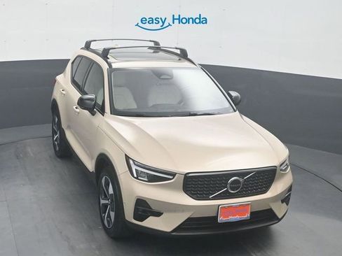 Used 2026 Volvo XC40 B4 Plus image 20