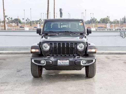 Used 2023 Jeep Gladiator Sport AWD/4WD image 3