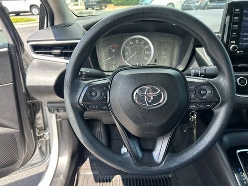 Used 2022 Toyota Corolla LE FWD image 18