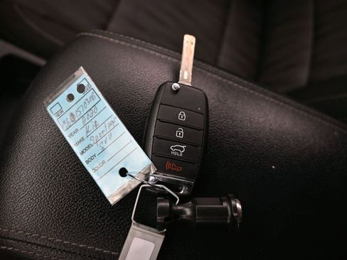 Used 2020 Kia Sportage LX image 18