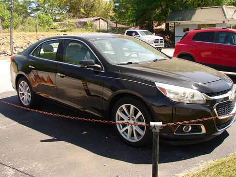 Used 2016 Chevrolet Malibu LTZ image 2