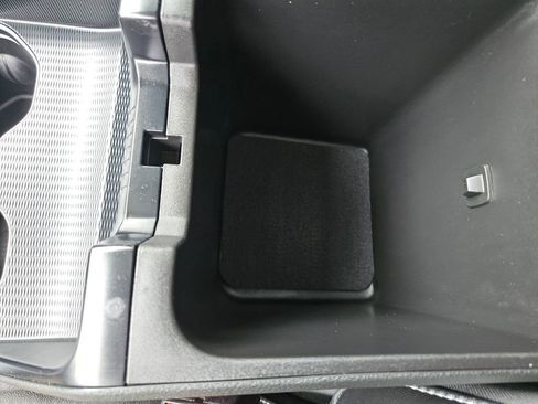 Used 2025 Jeep Grand Cherokee Altitude AWD/4WD image 32