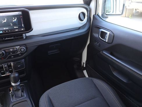 Used 2024 Jeep Wrangler Unlimited Sahara AWD/4WD image 21