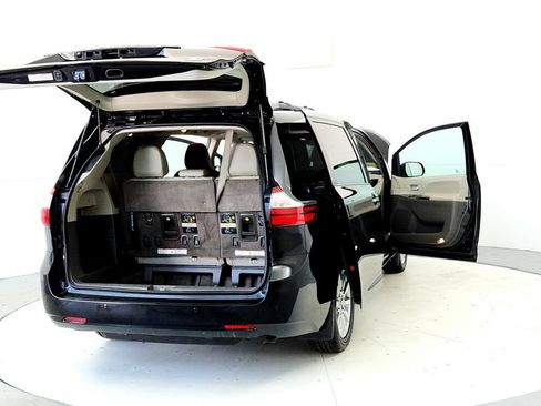 Certified 2017 Toyota Sienna XLE Premium AWD/4WD image 11