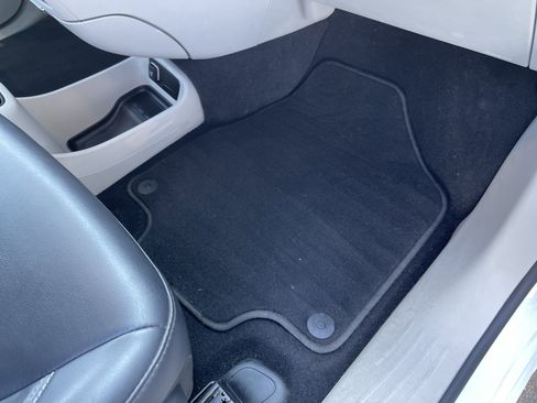 Used 2024 Chrysler Pacifica Touring-L image 34