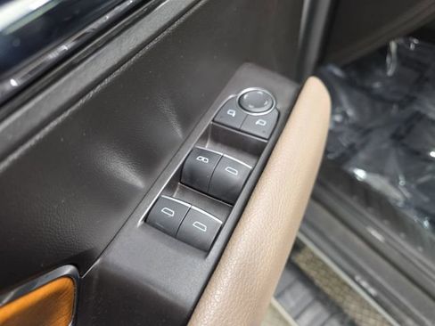 Used 2024 GMC Canyon Denali image 28