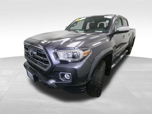 Used 2017 Toyota Tacoma Limited image 4