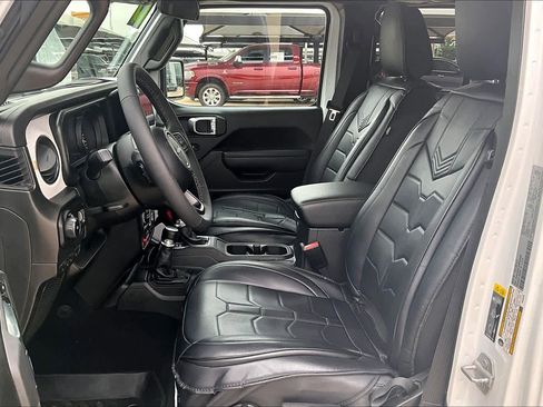 Used 2025 Jeep Wrangler Unlimited Sport AWD/4WD image 9