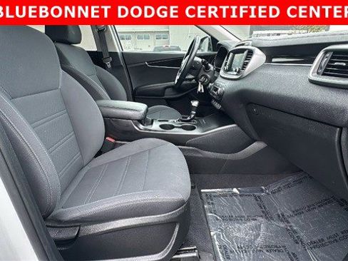 Used 2019 Kia Sorento LX w/ LX Convenience Package image 28