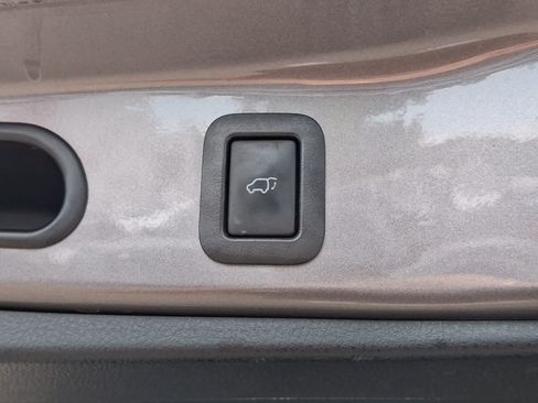 Used 2016 Toyota Highlander XLE AWD/4WD image 31
