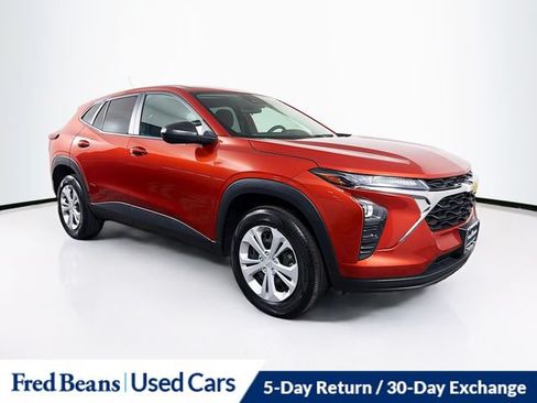 Used 2024 Chevrolet Trax LS FWD image 1
