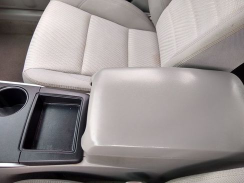 Used 2015 Toyota Camry LE image 30