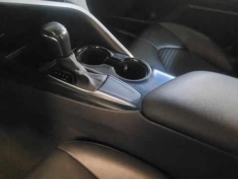 Used 2020 Toyota Camry SE image 26