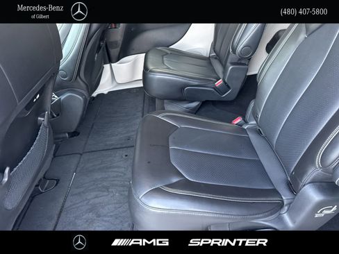 Used 2024 Chrysler Pacifica Touring-L image 18