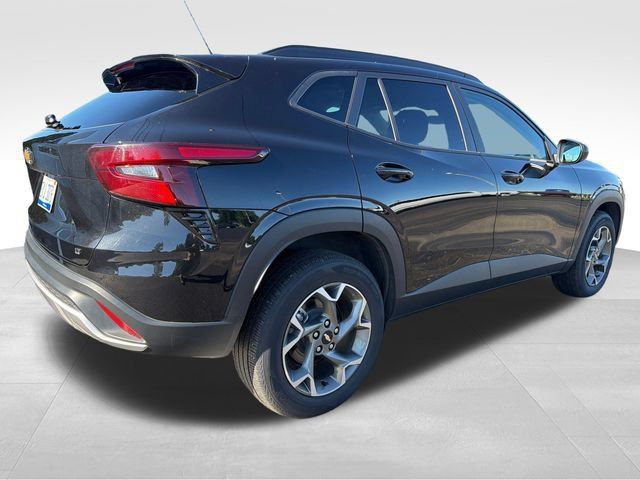 Used 2025 Chevrolet Trax LT FWD image 5
