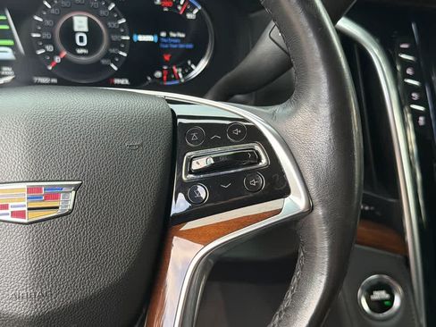 Used 2020 Cadillac Escalade Luxury AWD/4WD image 24
