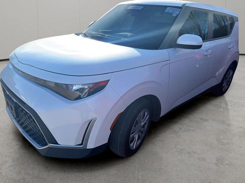 Used 2023 Kia Soul LX image 1