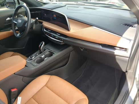 Certified 2025 Cadillac XT4 Premium Luxury w/ Technology Package image 11