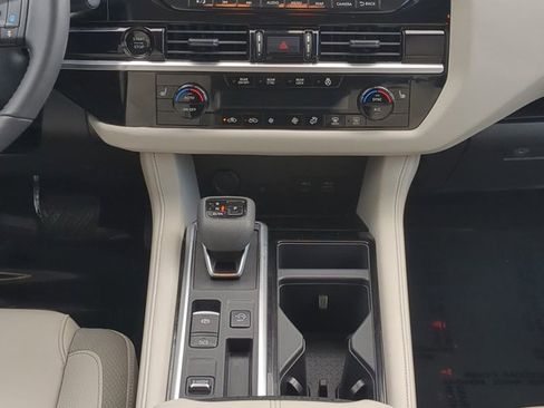 Certified 2025 Nissan Pathfinder SL FWD image 19