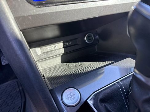 Used 2022 Volkswagen Tiguan SE image 31