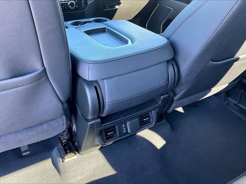 Used 2025 GMC Sierra 1500 SLT image 11