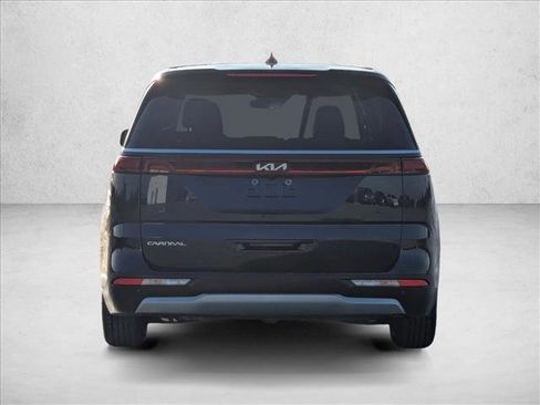 Used 2023 Kia Carnival LX FWD image 7