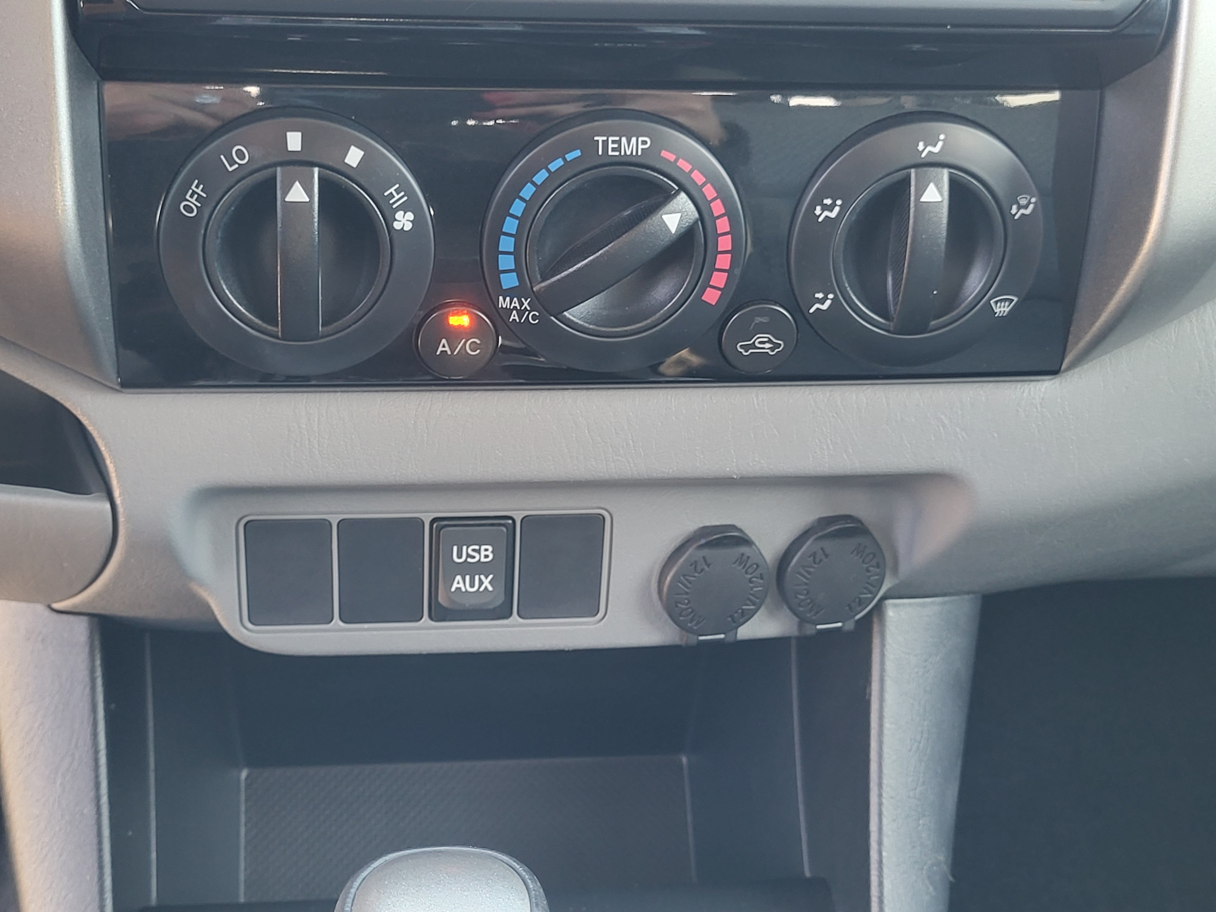 Used 2015 Toyota Tacoma PreRunner w/ SR5 Package RWD image 19