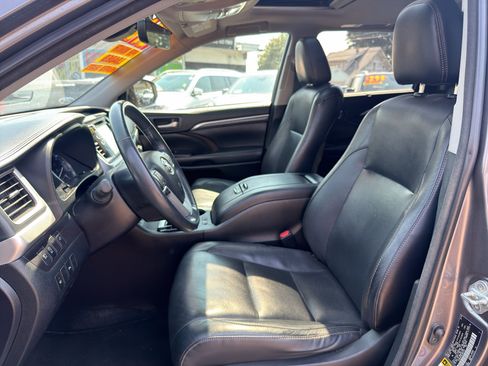 Used 2018 Toyota Highlander Limited AWD/4WD image 14