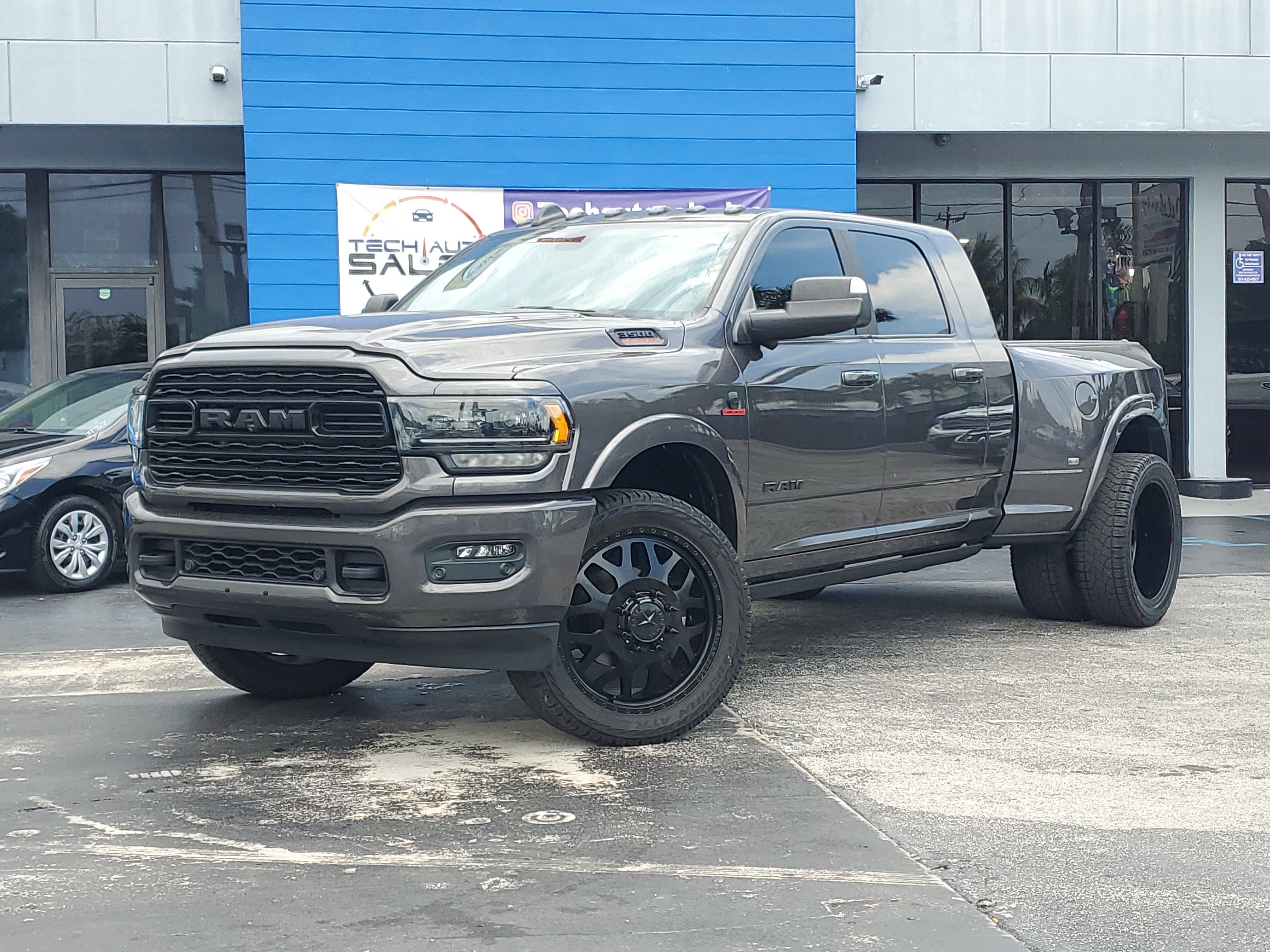 Used 2022 RAM 3500 Limited w/ Max Tow Package AWD/4WD image 3