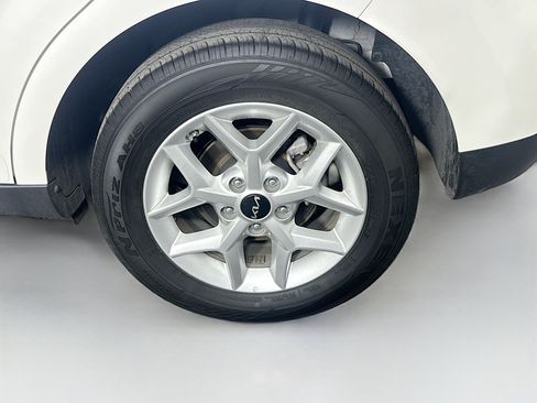 Used 2025 Kia Soul LX w/ LX Technology Package FWD image 11