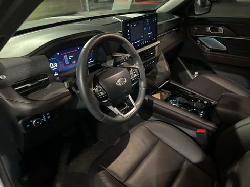 Used 2025 Ford Explorer Platinum w/ Ultimate Package image 30