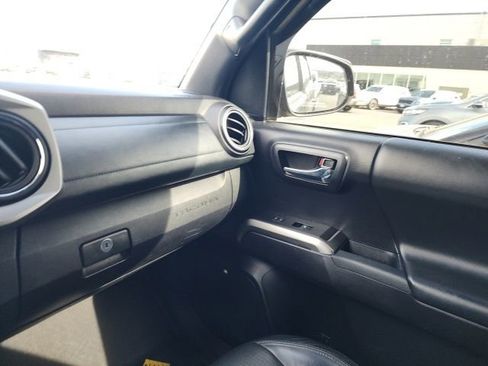 Used 2020 Toyota Tacoma Limited image 16