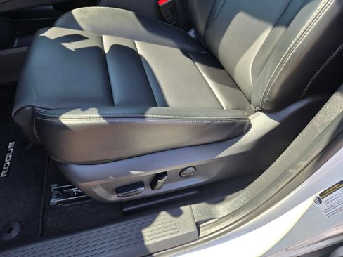 Used 2023 Nissan Rogue SV w/ SV Premium B Package FWD image 19