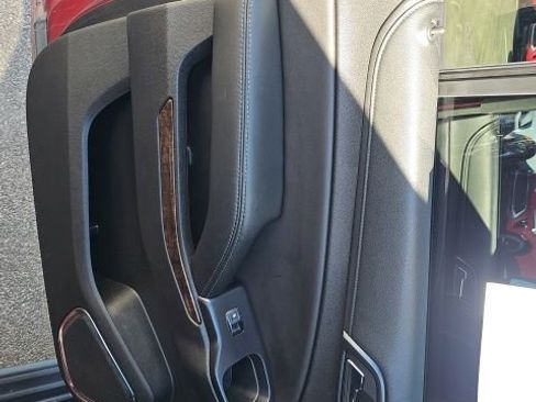 Used 2017 Chevrolet Suburban LT image 36