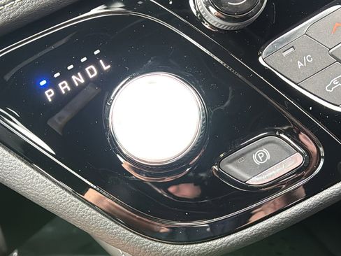 New 2026 Chrysler Pacifica Limited w/ Uconnect Theater Family Group image 31