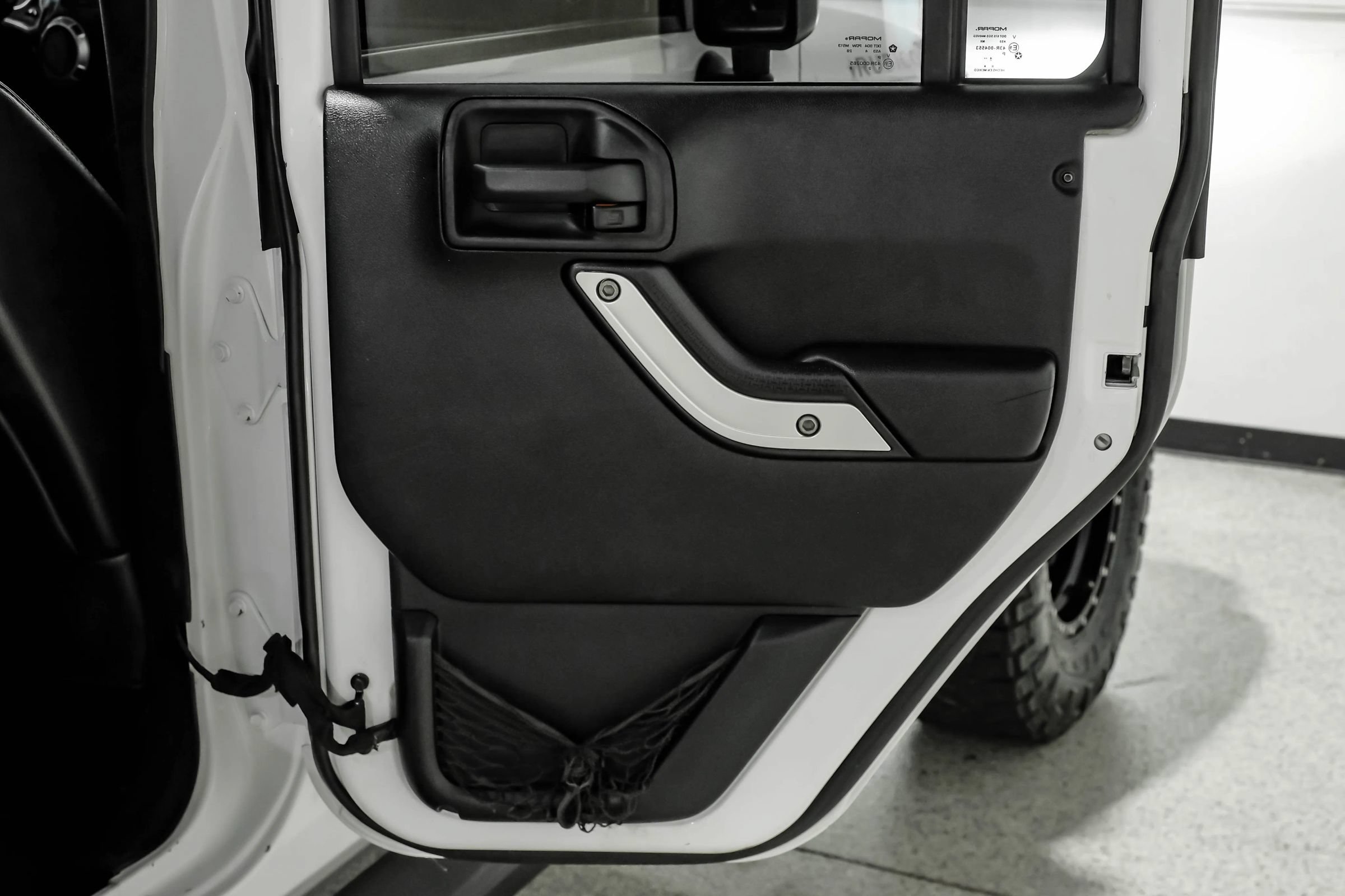 Used 2015 Jeep Wrangler Unlimited Rubicon w/ Connectivity Group AWD/4WD image 45