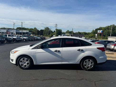 Used 2015 Ford Focus S FWD image 4