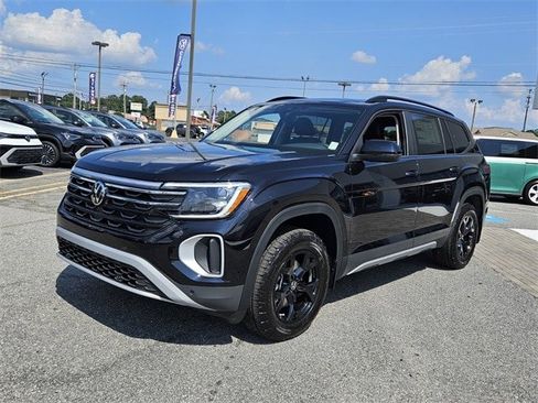 New 2026 Volkswagen Atlas Peak Edition image 3