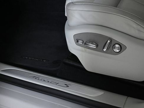 Certified 2024 Porsche Macan S image 29